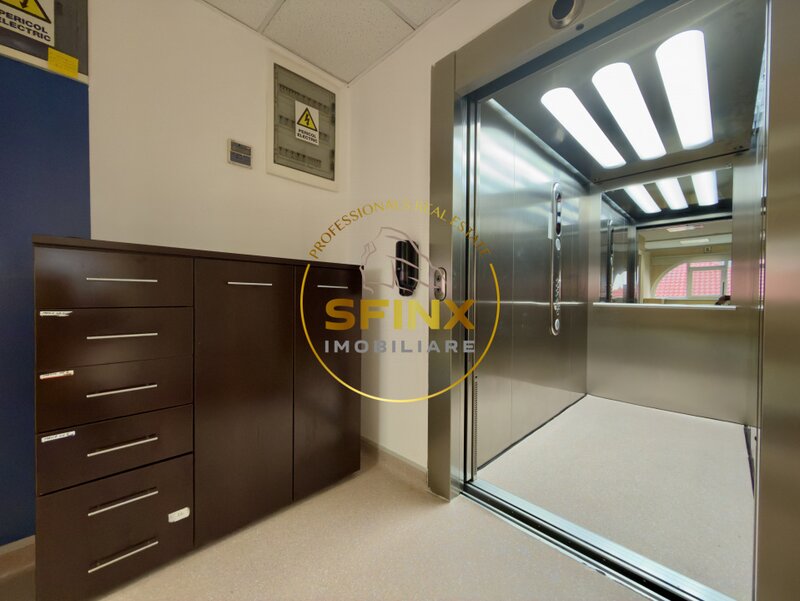 Clinica medicala autorizata, bloc operator, lift, curte